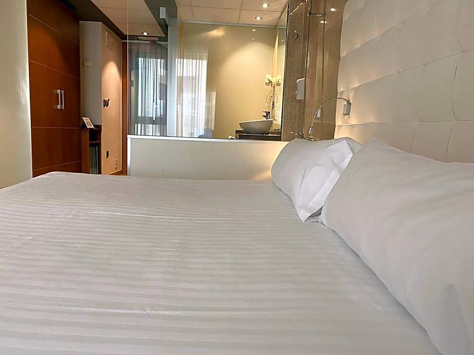 Duerming Longoria Plaza Hotel