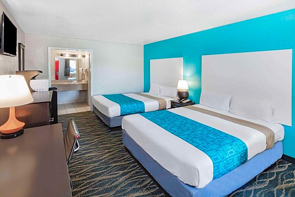 Howard Johnson by Wyndham Houston Hobby Airport