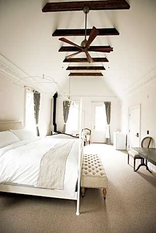 Superior King Suite with River View - Surf Hotel