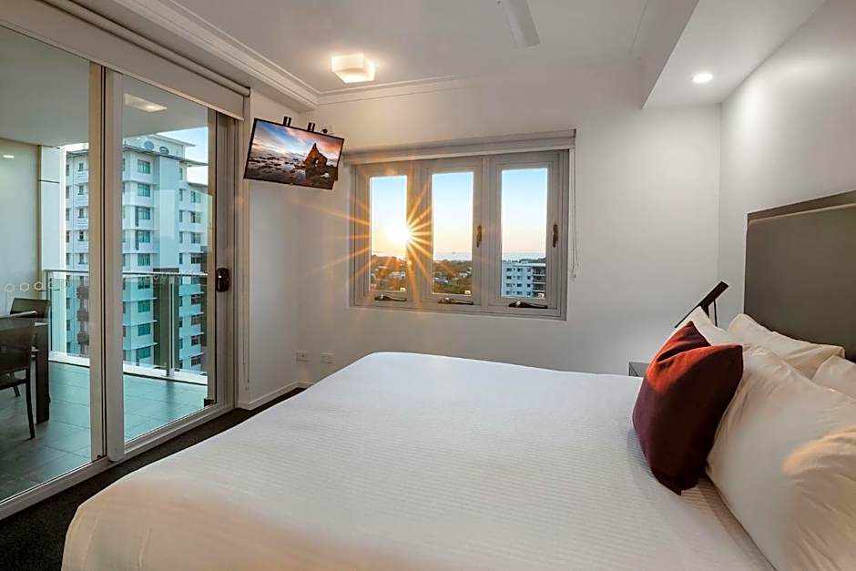 H on Mitchell Apartment Hotel