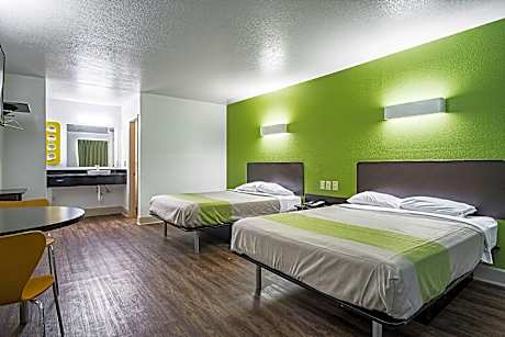 2 QUEEN BEDS | SMOKING