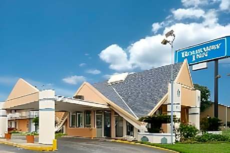 Mid Towne Inn & Suites