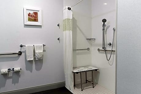 2 Queen W/Refrigerator Nonsmoking