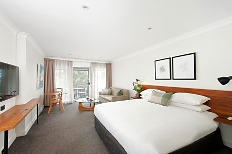 Deluxe King Spa Studio