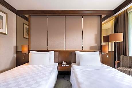 Deluxe Twin Pool View