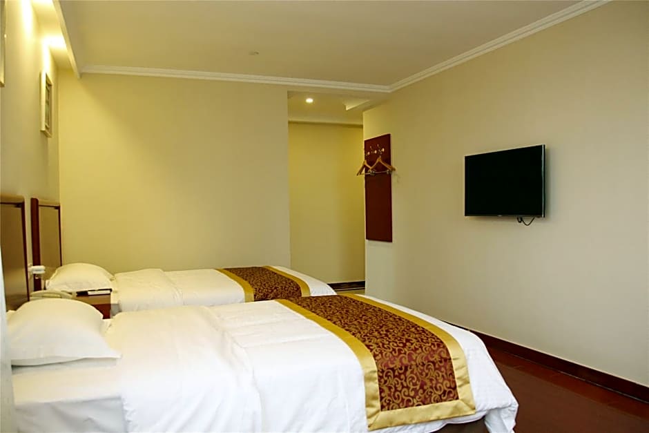 GreenTree Inn Jiangsu ZhenJiang Jurong New Bus Station Express Hotel