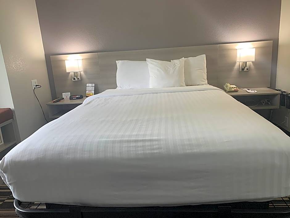 Microtel Inn & Suites by Wyndham Charlotte Airport