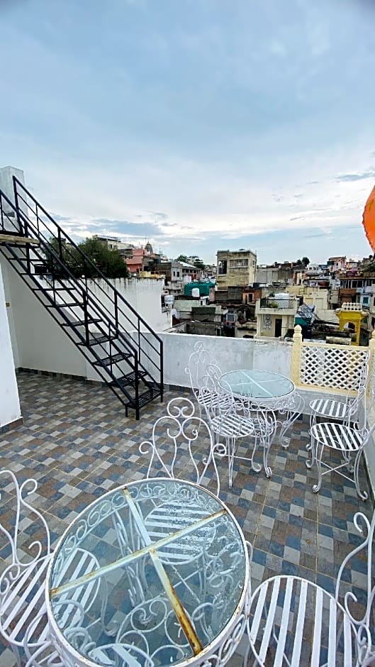 MOON FLOWER GUEST HOUSE