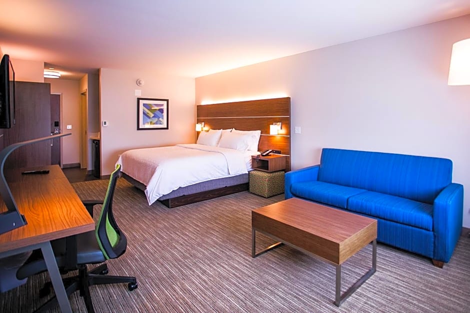 Holiday Inn Express and Suites Rehoboth Beach