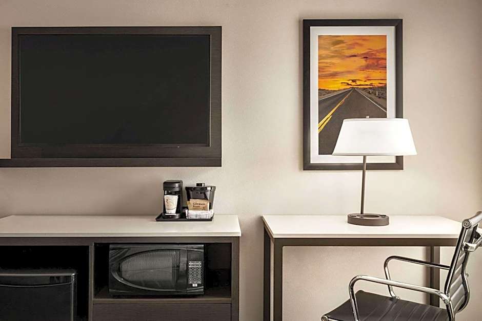 La Quinta Inn & Suites by Wyndham San Bernardino