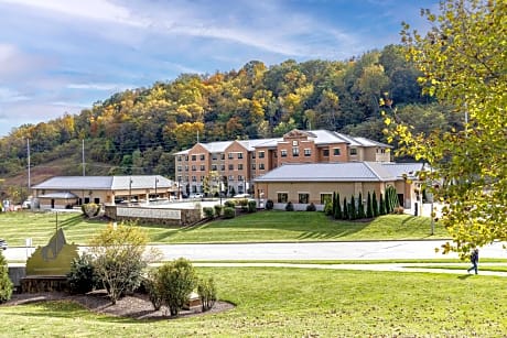 Best Western Plus Franciscan Square Inn & Suites - Steubenville