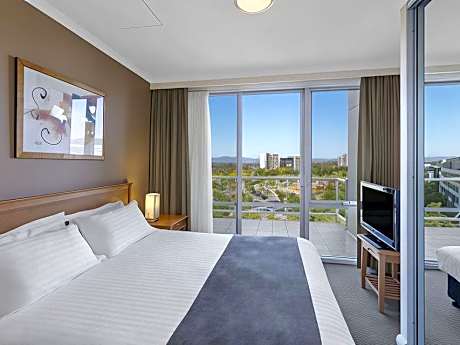 One-Bedroom Apartment with Office