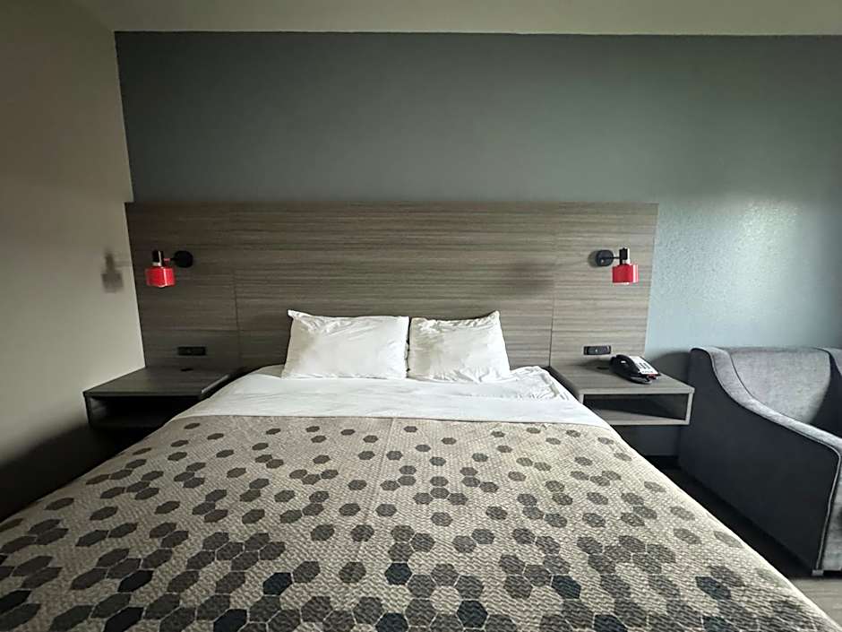 Econo Lodge Inn & Suites North Little Rock