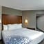 La Quinta Inn & Suites by Wyndham Secaucus Meadowlands