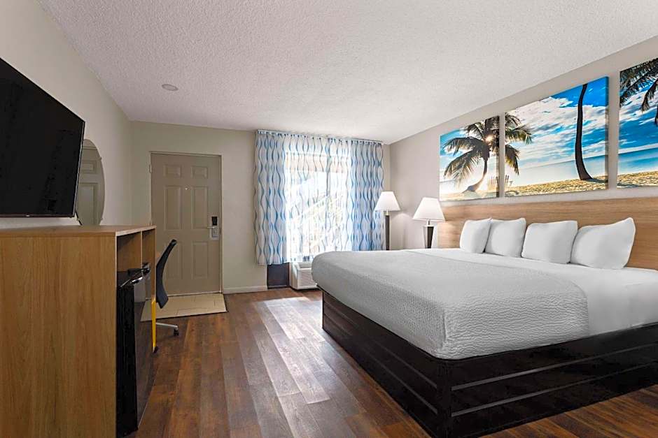 Days Inn by Wyndham St. Petersburg Central