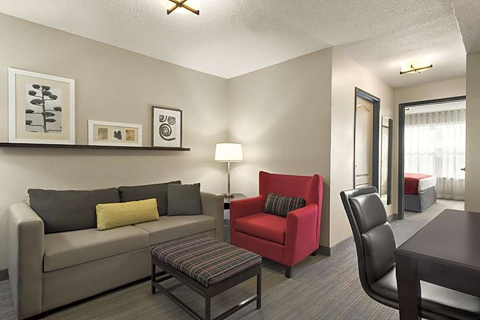Country Inn & Suites by Radisson, Kansas City at Village West, KS