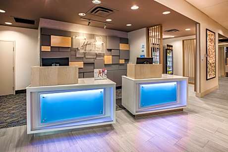 Holiday Inn Express And Suites Kingfisher By IHG