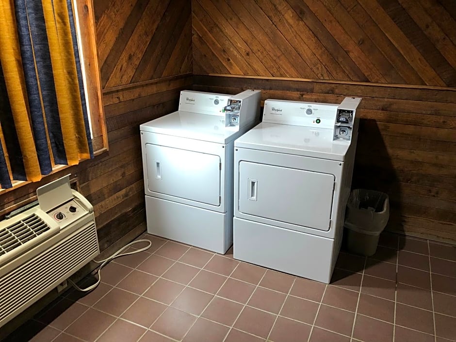 Denison Inn & Suites