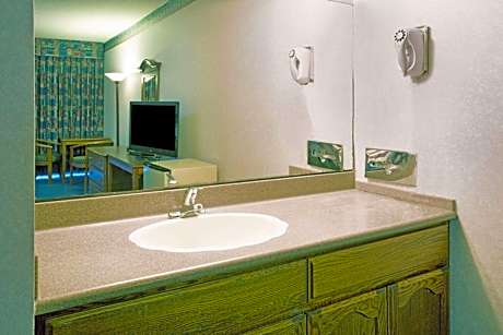 Queen Room with Two Queen Beds - Disability Access/Non-Smoking