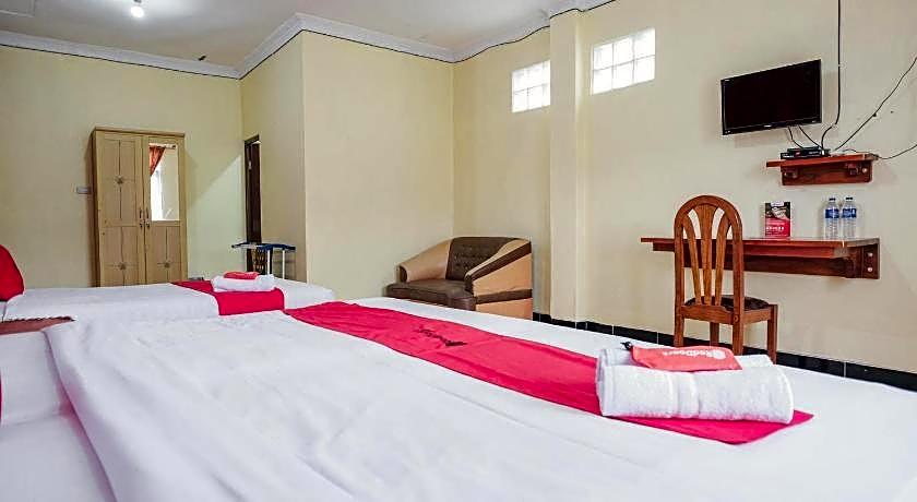 RedDoorz Syariah near Kebun Raya Liwa