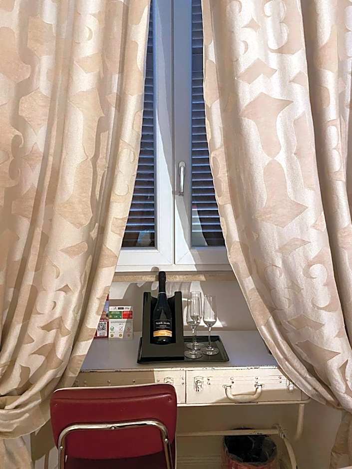 Trevi Contemporary Suite