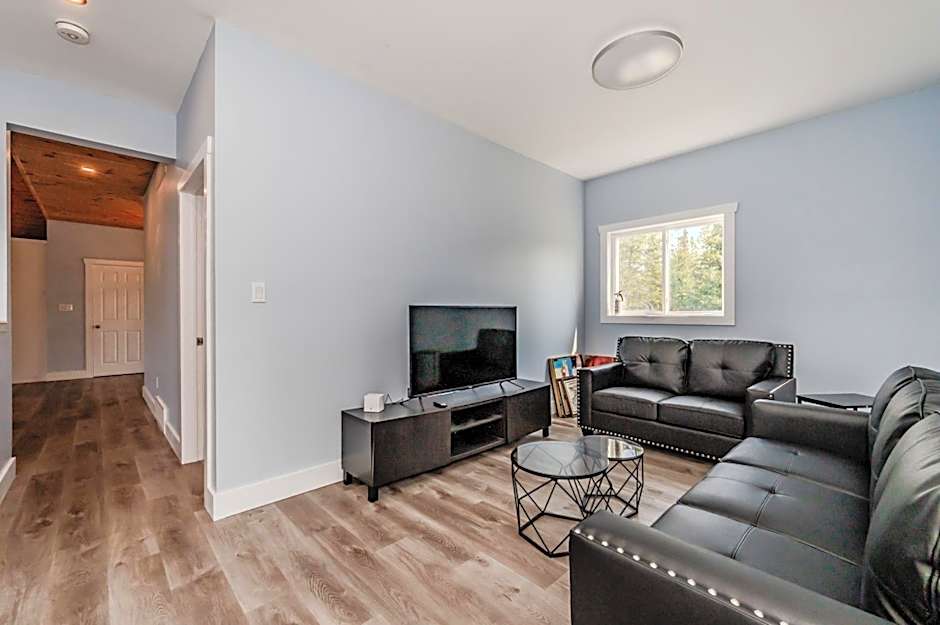 Luxury Lakefront Escape w Games Room