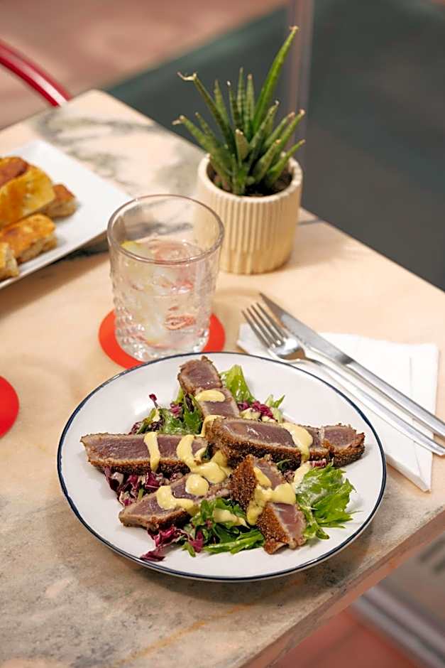 Esqina Cosmopolitan Lodge