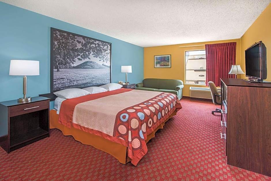 Super 8 by Wyndham Troy IL/St. Louis Area