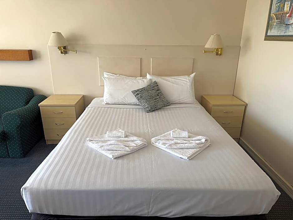 Holiday Lodge Motor Inn