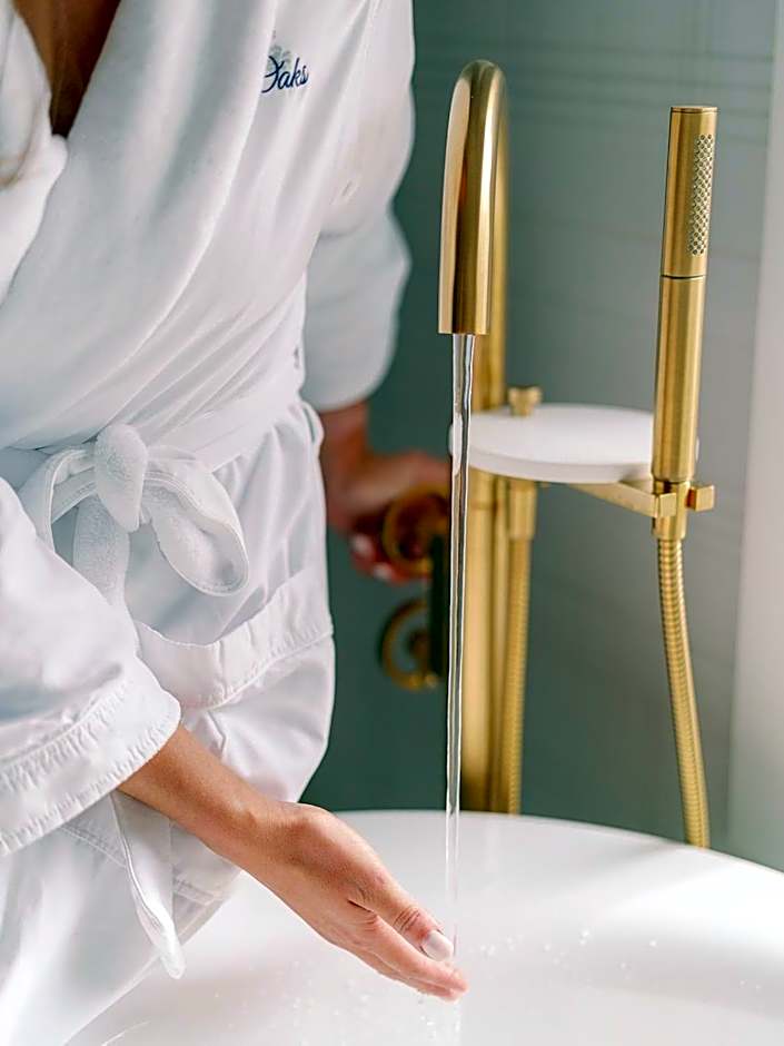 The Oaks Waterfront Hotel