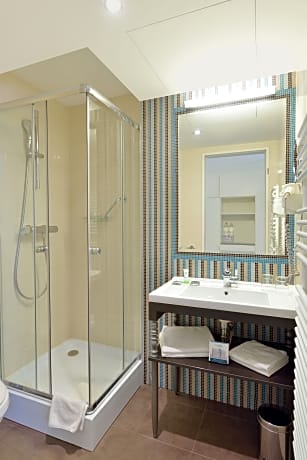 Deluxe double or twin room
