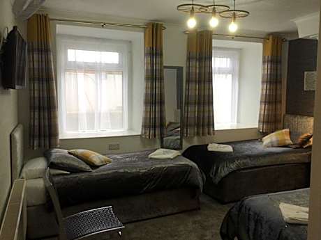 Luxury Lower Ground Floor Triple Room - No View