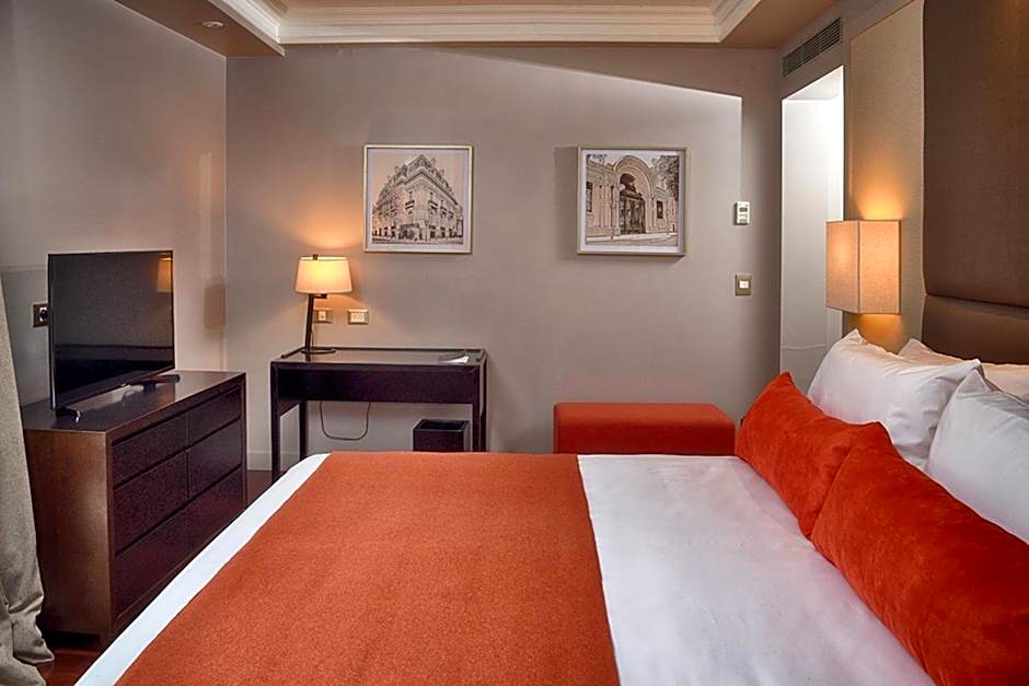 Carles Hotel