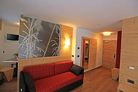 Junior Suite (2 Adults + 2 Child)