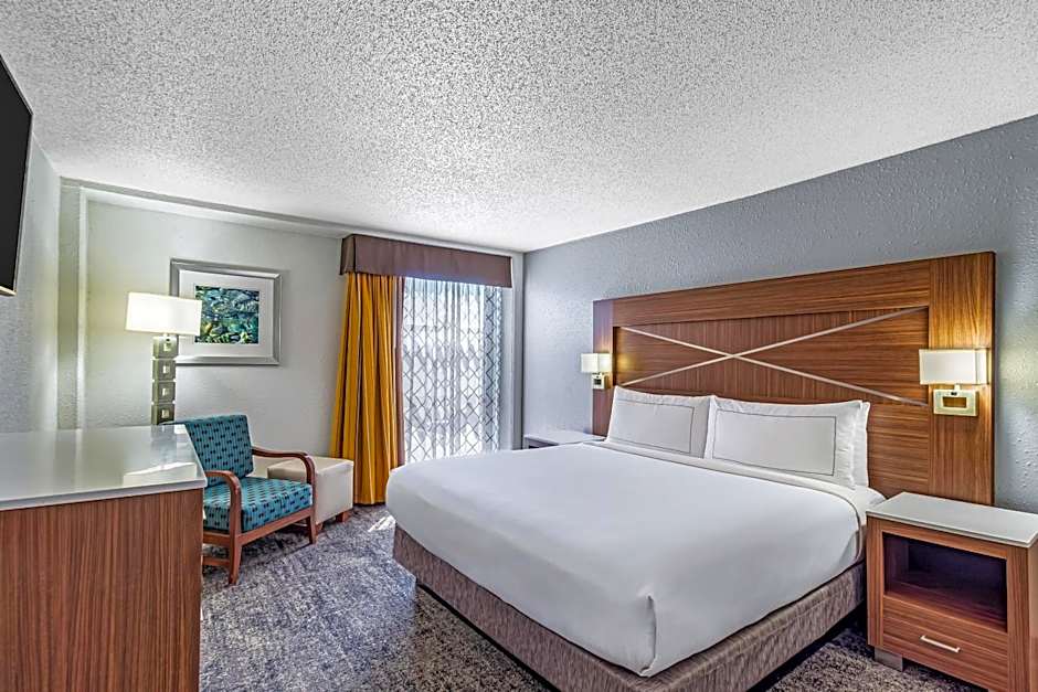 DoubleTree By Hilton Milwaukee Downtown