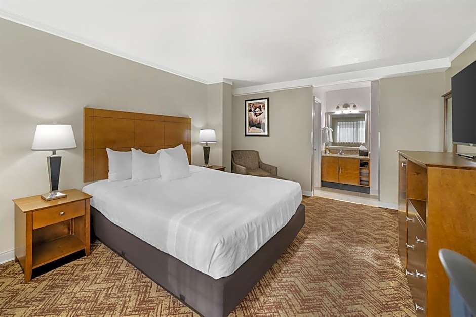 Best Western Plus Northwoods Inn
