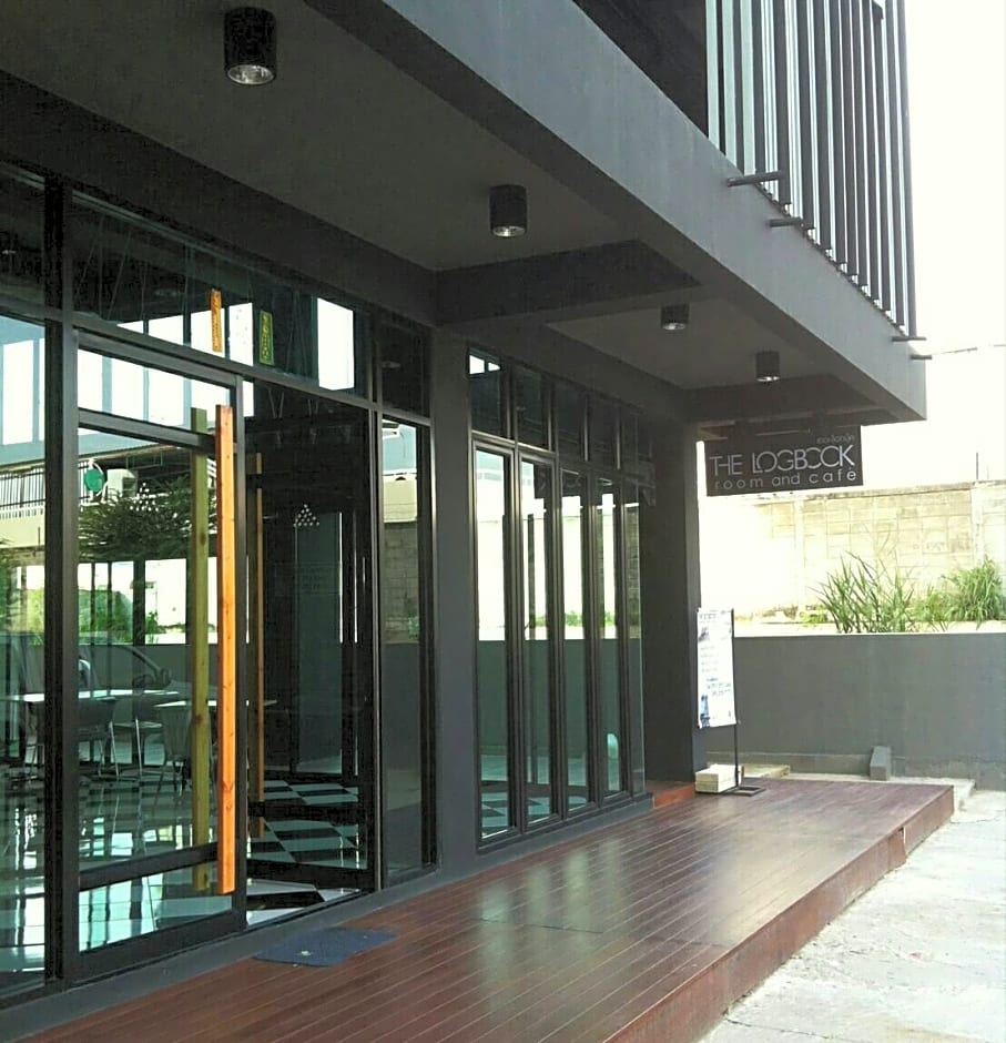 The LogBook room and cafe'