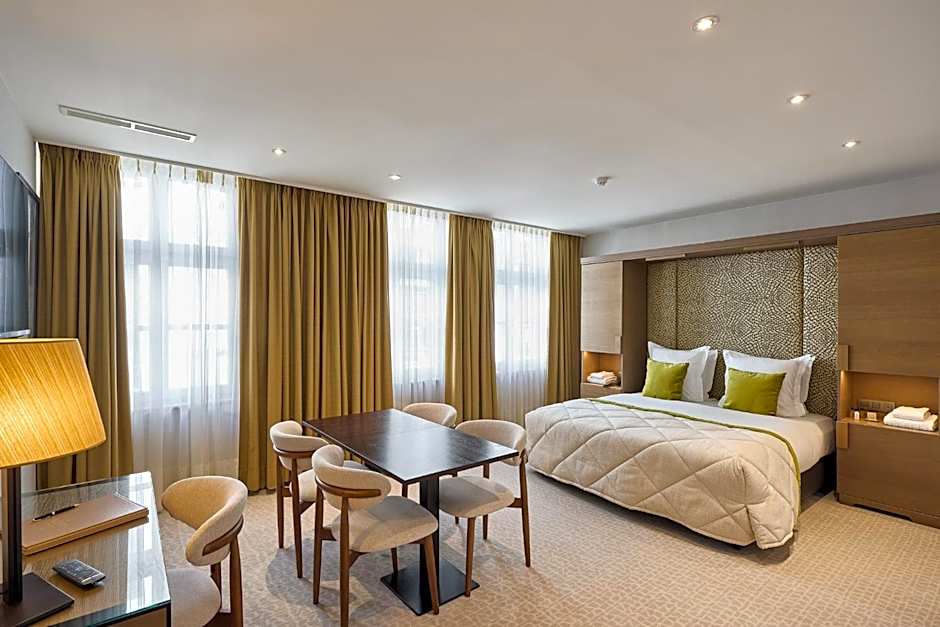 Photo 1 of 1 of 1 King Bed Apartment