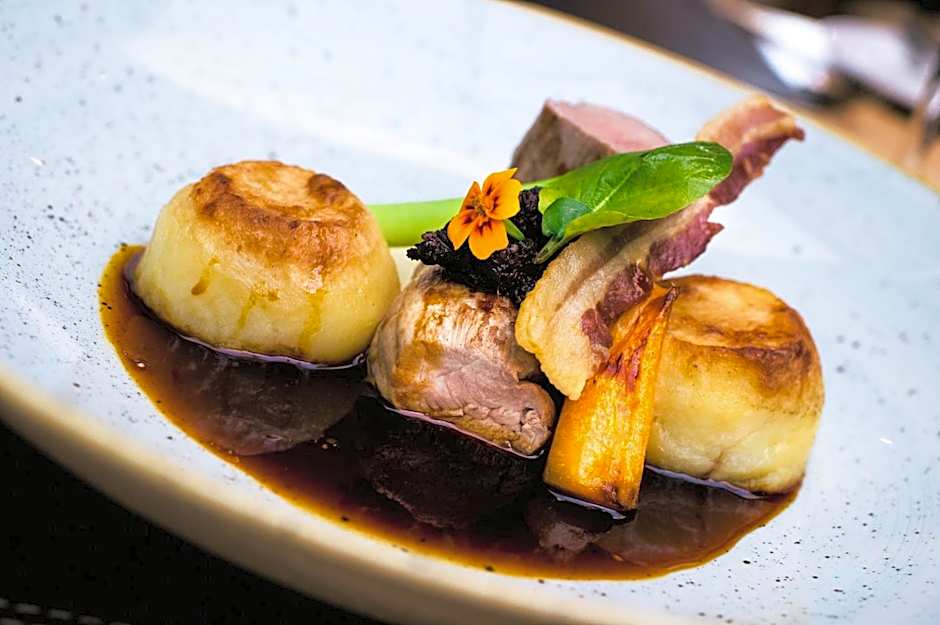 La Mon Hotel & Country Club