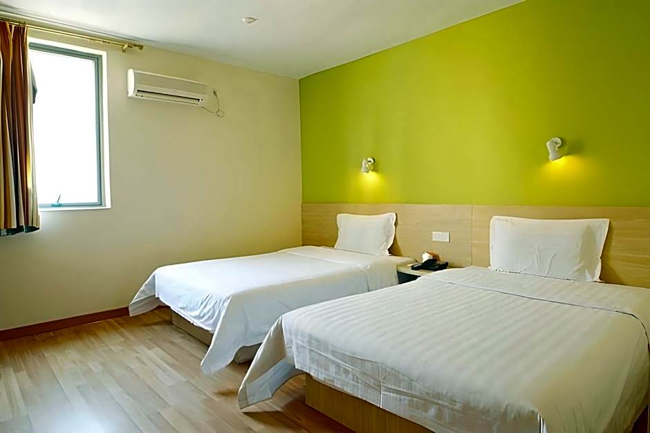 7 Days Inn Shaoguang Fengcai Building Pedestrian Street
