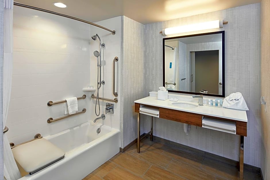 Hampton Inn & Suites Sacramento at CSUS