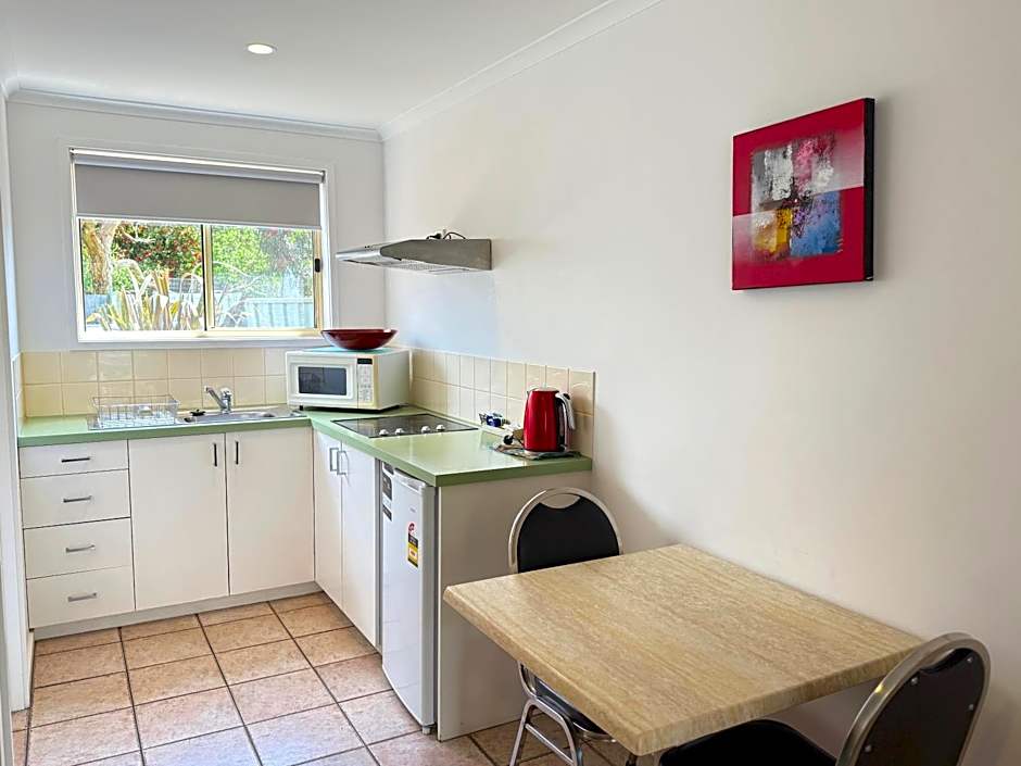 Beachcomber Motel & Apartments