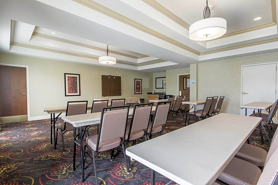 Holiday Inn Express Hotel & Suites Cullman By IHG