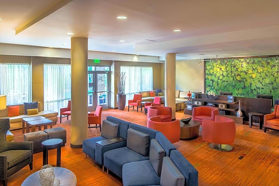 Courtyard by Marriott Charleston Downtown/Civic Center