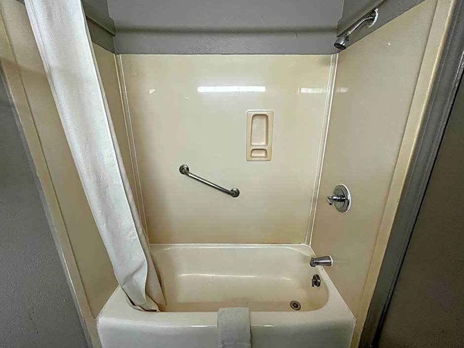 Mid Towne Inn & Suites