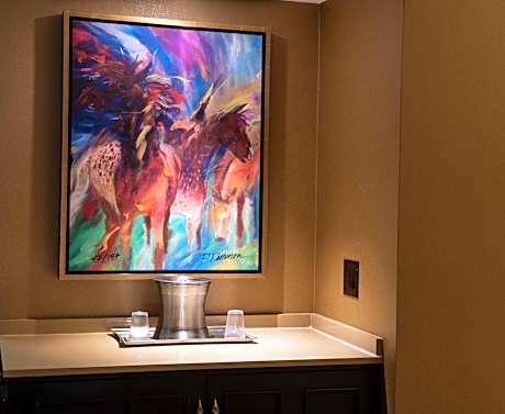 King Room with Roll-In Shower - Mobility/Hearing Accessible
