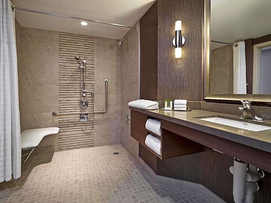 DoubleTree by Hilton West Edmonton