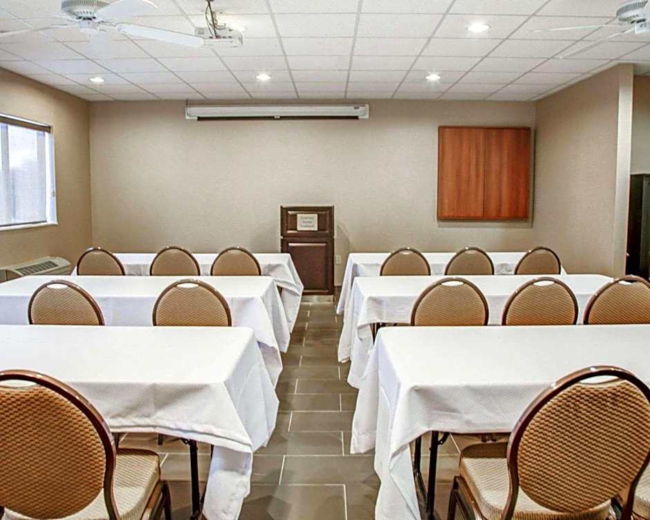 Comfort Suites Lombard - Addison