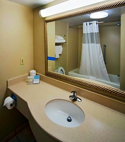 Room with Two Queen Beds - Non-Smoking