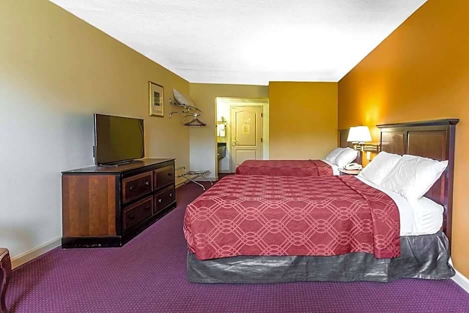 Econo Lodge At Six Flags